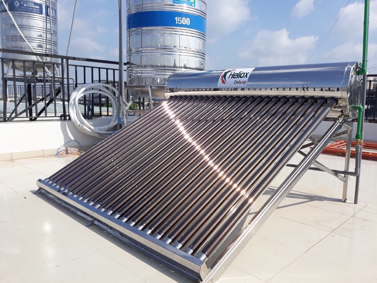 Máy nước nóng năng lượng mặt trời