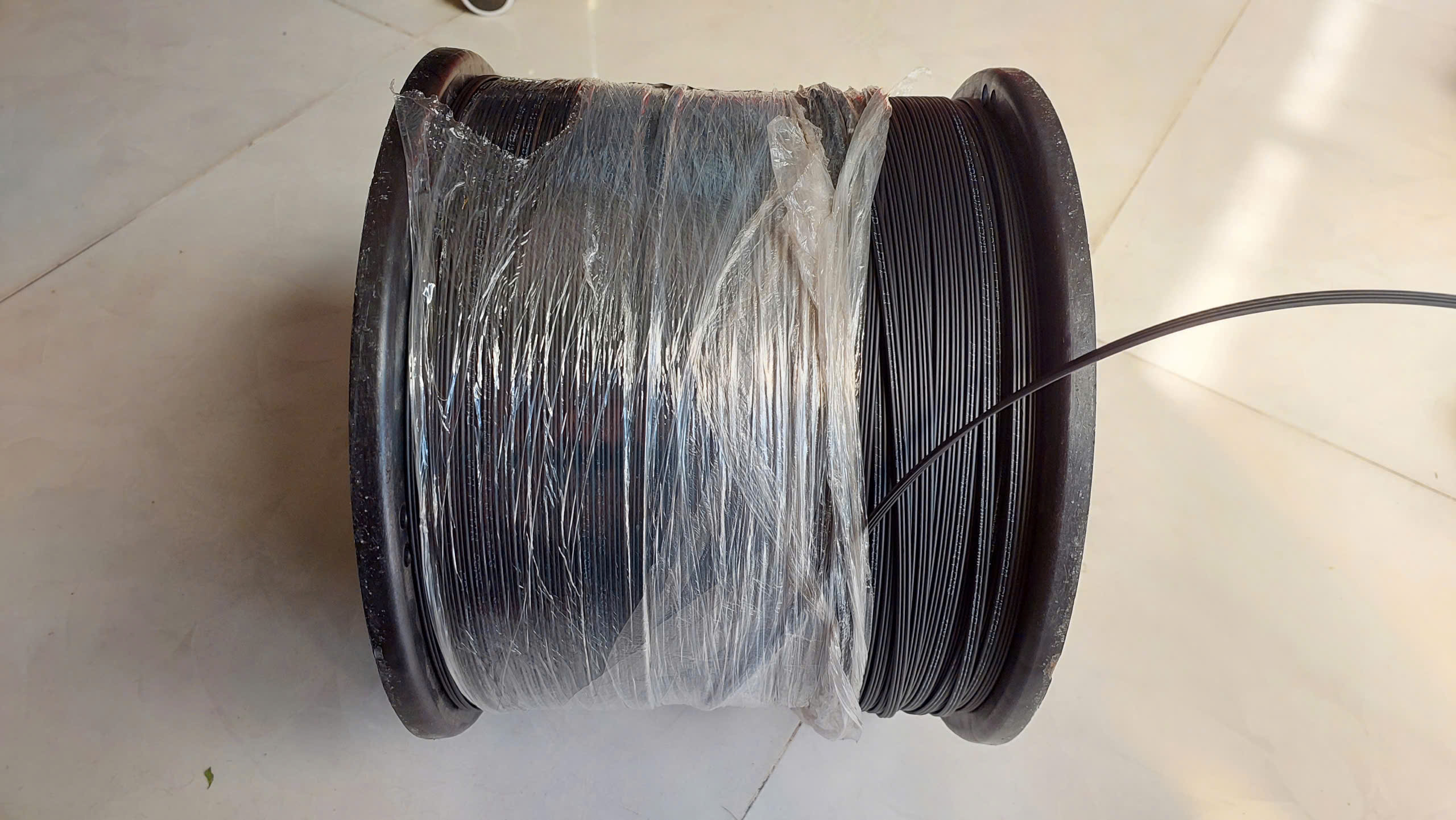 Dây cáp điện thoại cột cành sầu riêng – Giải pháp cố định cành hiệu quả cho nhà vườn Gia Lai