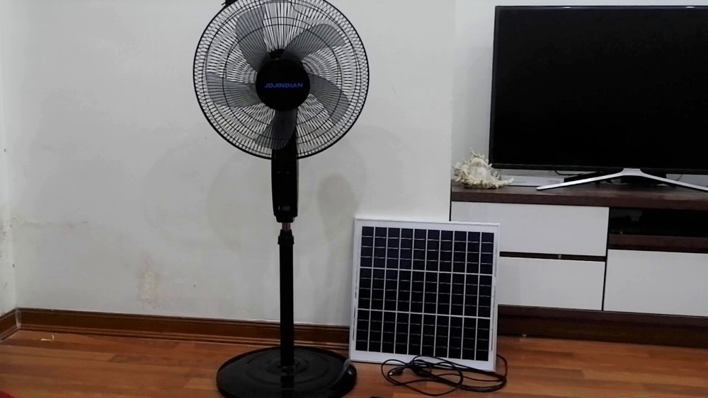 Quạt năng lượng mặt trời